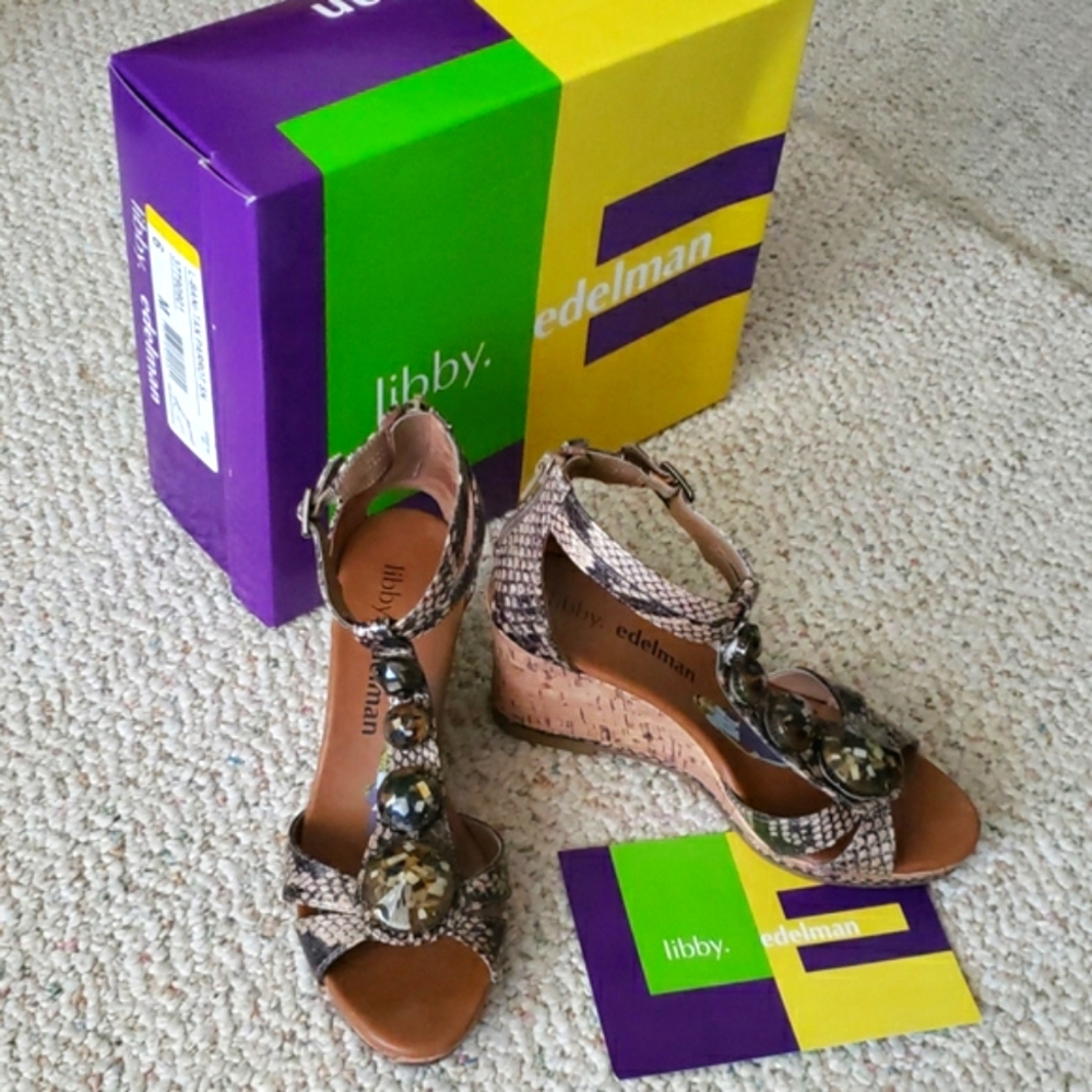 NWT - Libby Edelman wedge sandal, size 6M